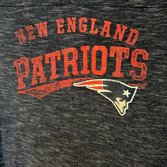 NFL Team Apparel New England Patriots Blue Heathered V-Neck T - Shirt - Picture 4 of 11